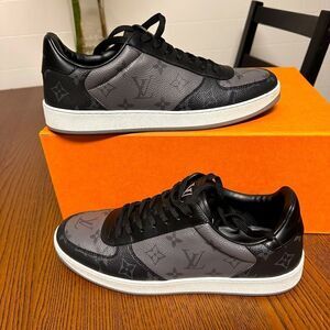 Like new LOUIS VUITTON RIVOLI LOWS
